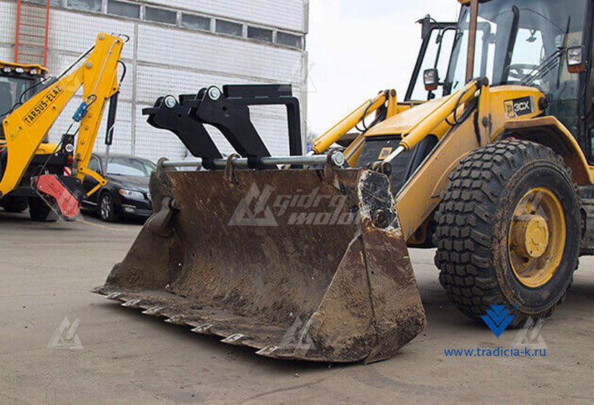 Вилы откидные паллетные Impulse PF2000 на ковш JCB 3CX / 4CX картинка 115840